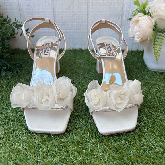 Badgley Mischka Carli Ankle-Strap Sandals - Soft White size 7.5 new - Picture 5 of 16